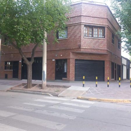 Apartamentos Willy - En Zona Residencial Con Estacionamiento メンドーサ エクステリア 写真