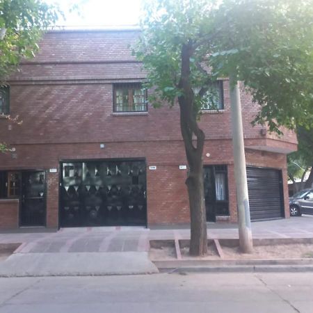 Apartamentos Willy - En Zona Residencial Con Estacionamiento メンドーサ エクステリア 写真