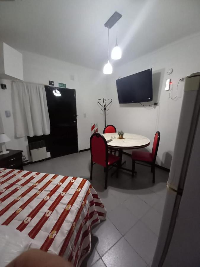 Apartamentos Willy - En Zona Residencial Con Estacionamiento メンドーサ エクステリア 写真