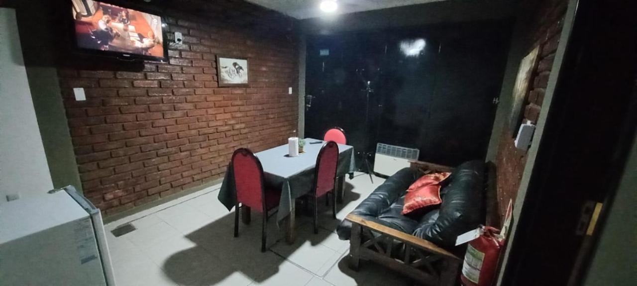 Apartamentos Willy - En Zona Residencial Con Estacionamiento メンドーサ エクステリア 写真