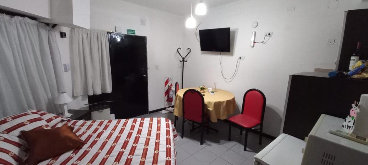Apartamentos Willy - En Zona Residencial Con Estacionamiento メンドーサ エクステリア 写真