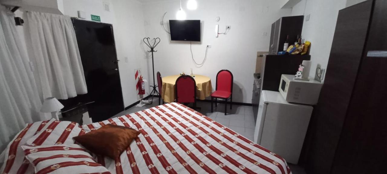 Apartamentos Willy - En Zona Residencial Con Estacionamiento メンドーサ エクステリア 写真