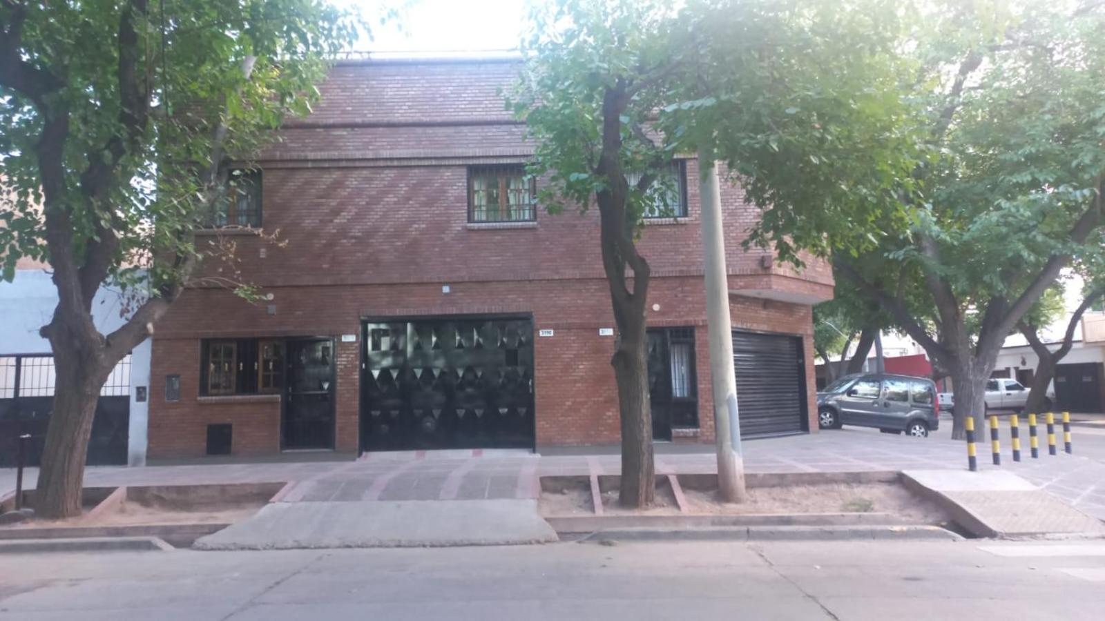Apartamentos Willy - En Zona Residencial Con Estacionamiento メンドーサ エクステリア 写真