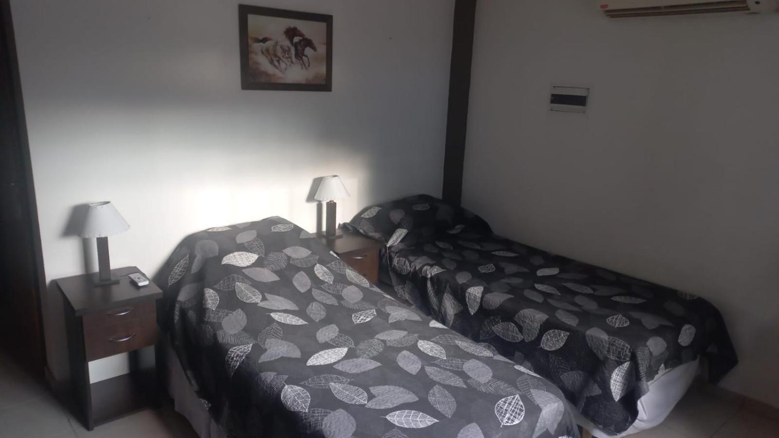 Apartamentos Willy - En Zona Residencial Con Estacionamiento メンドーサ エクステリア 写真